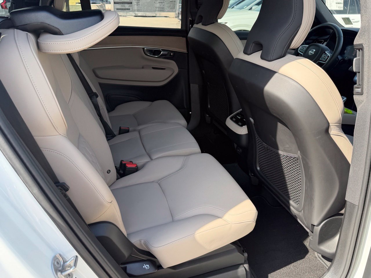 New 2026 Volvo XC90 B5 Plus w/ Protection Package Premier AWD/4WD image 24