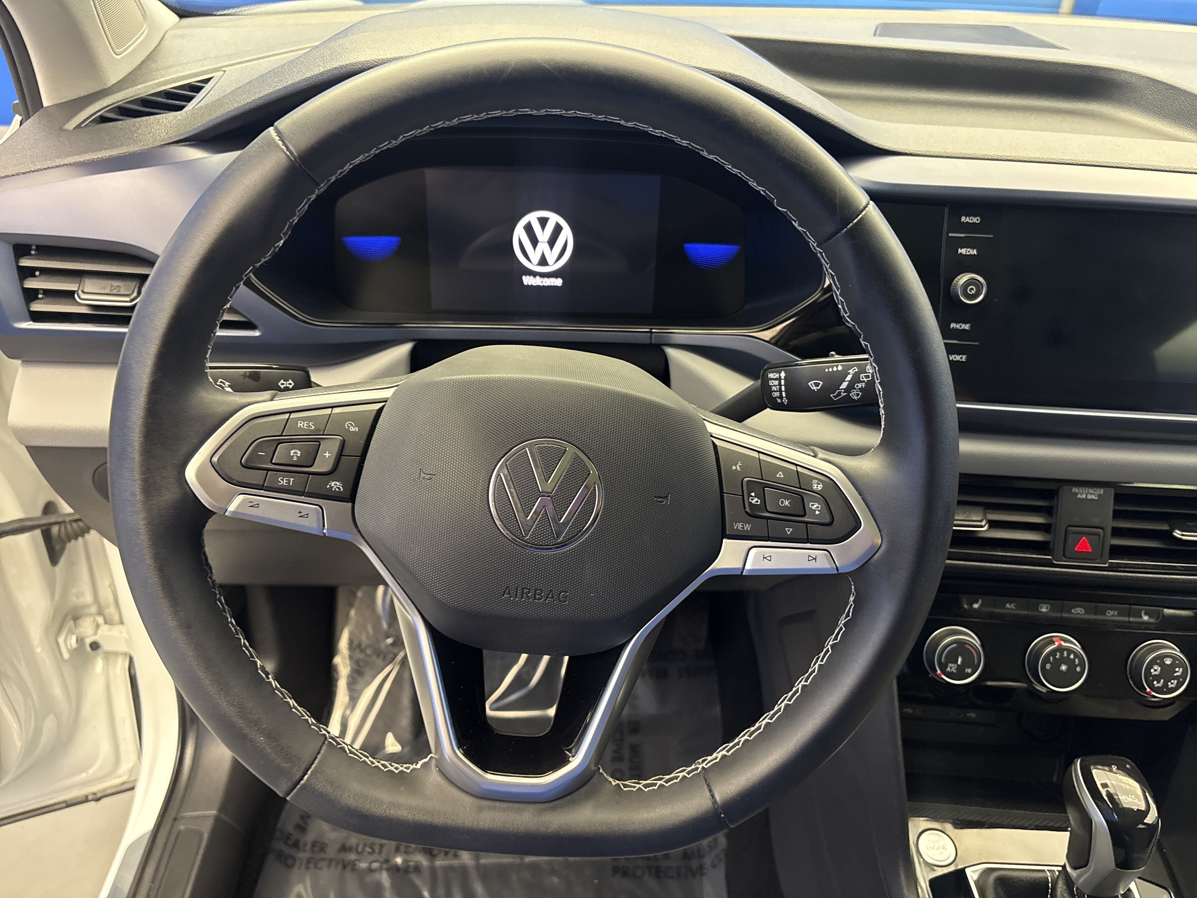Certified 2023 Volkswagen Taos SE w/ Panoramic Sunroof Package FWD image 14