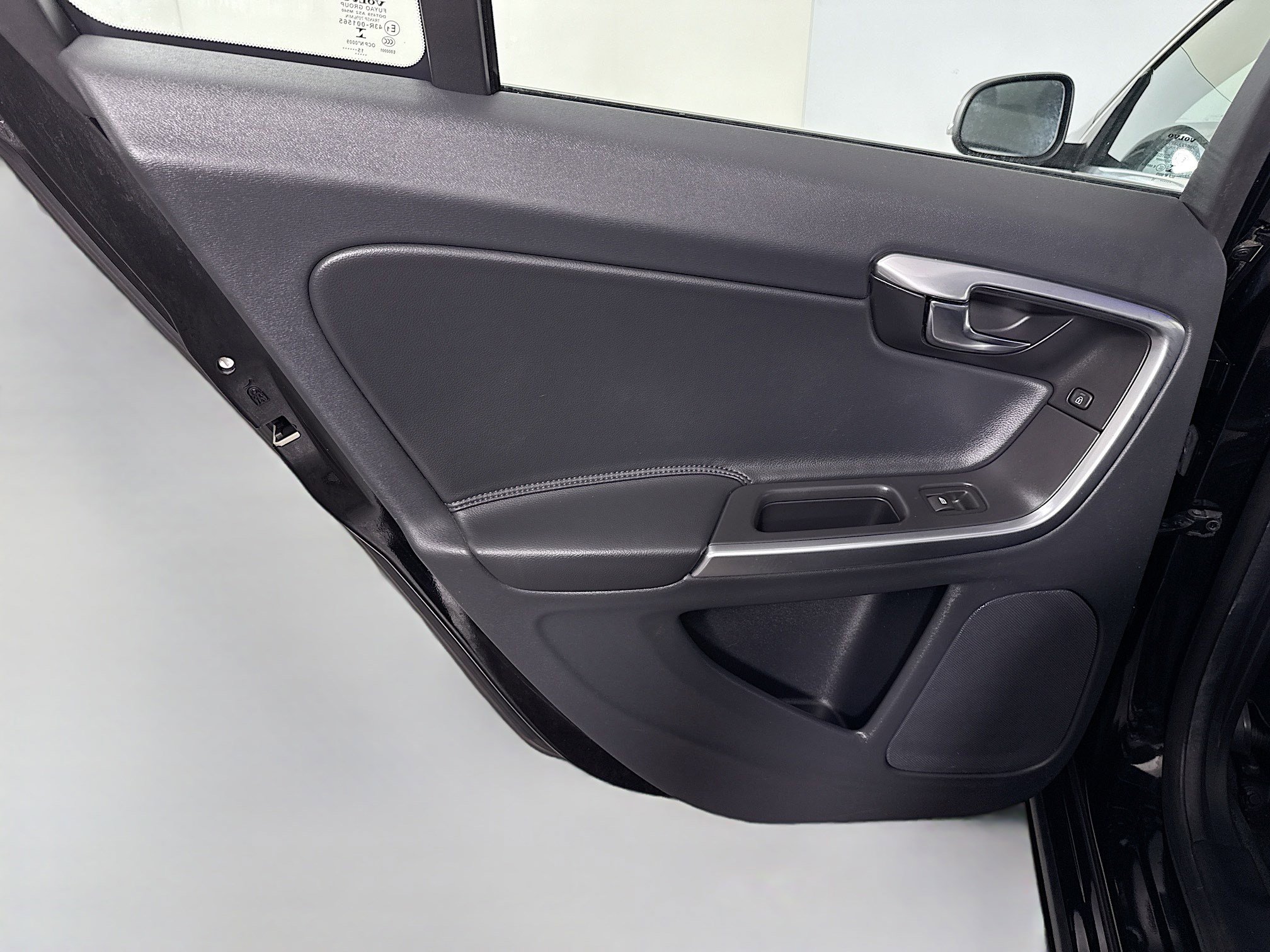 Used 2016 Volvo S60 T5 Premier w/ Convenience Package image 26