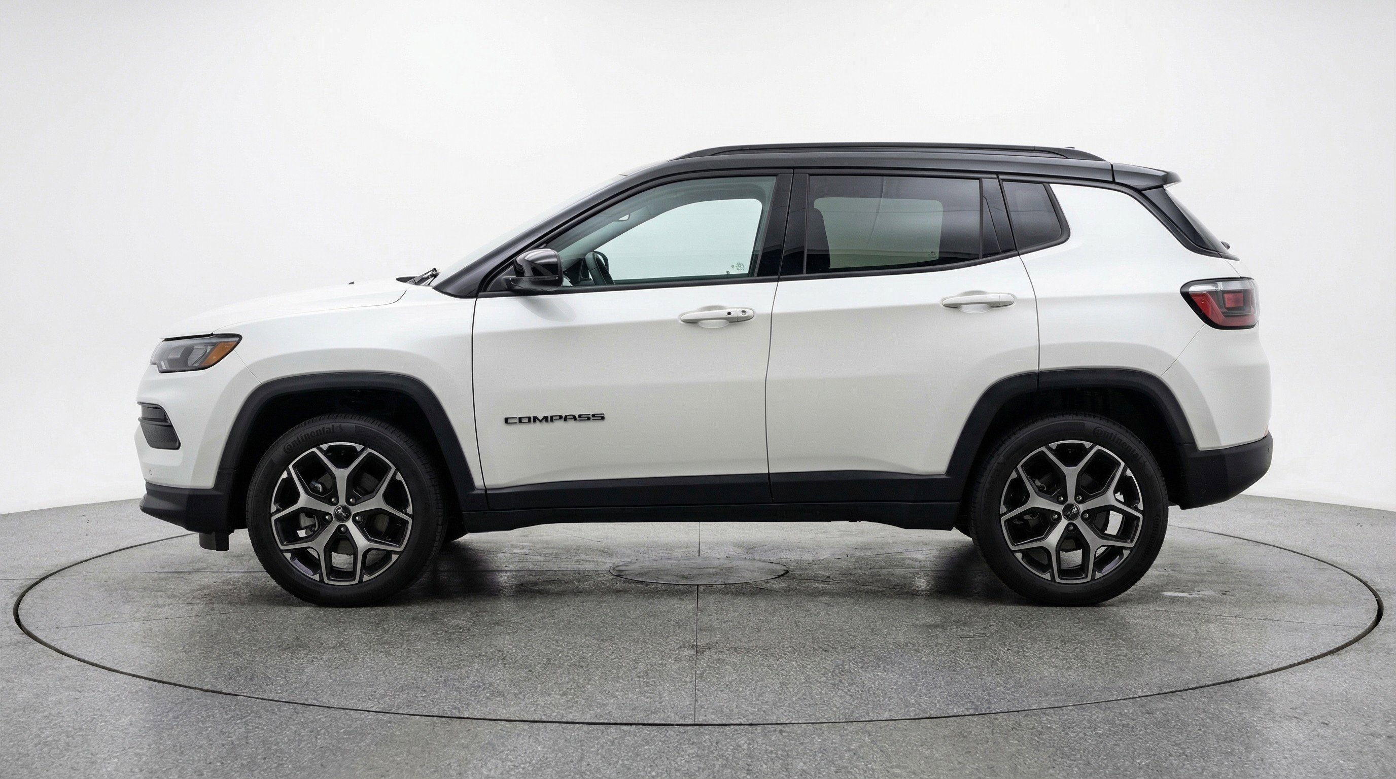 Used 2025 Jeep Compass Limited AWD/4WD image 5