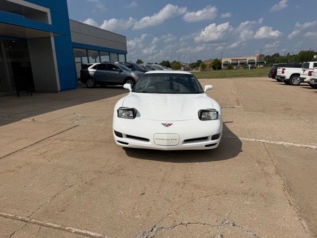 Used 2004 Chevrolet Corvette Coupe RWD image 9