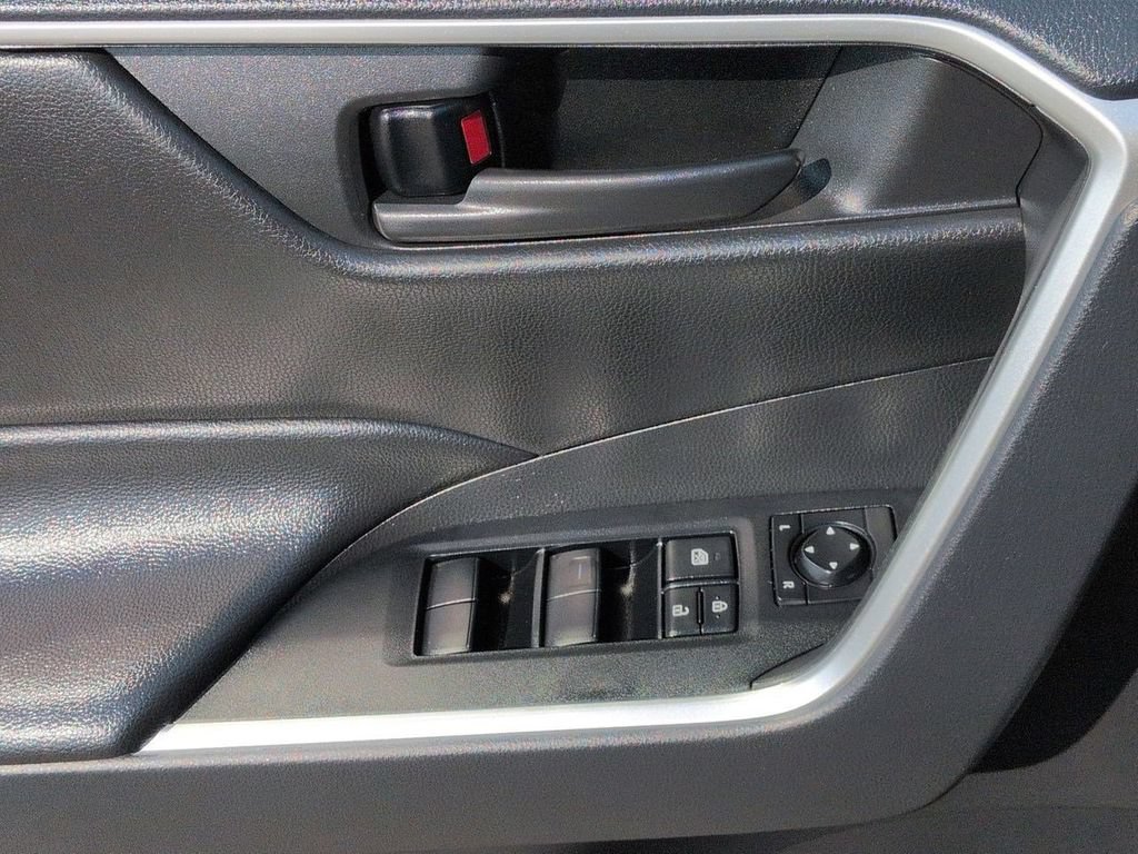 Used 2024 Toyota RAV4 LE AWD/4WD image 10