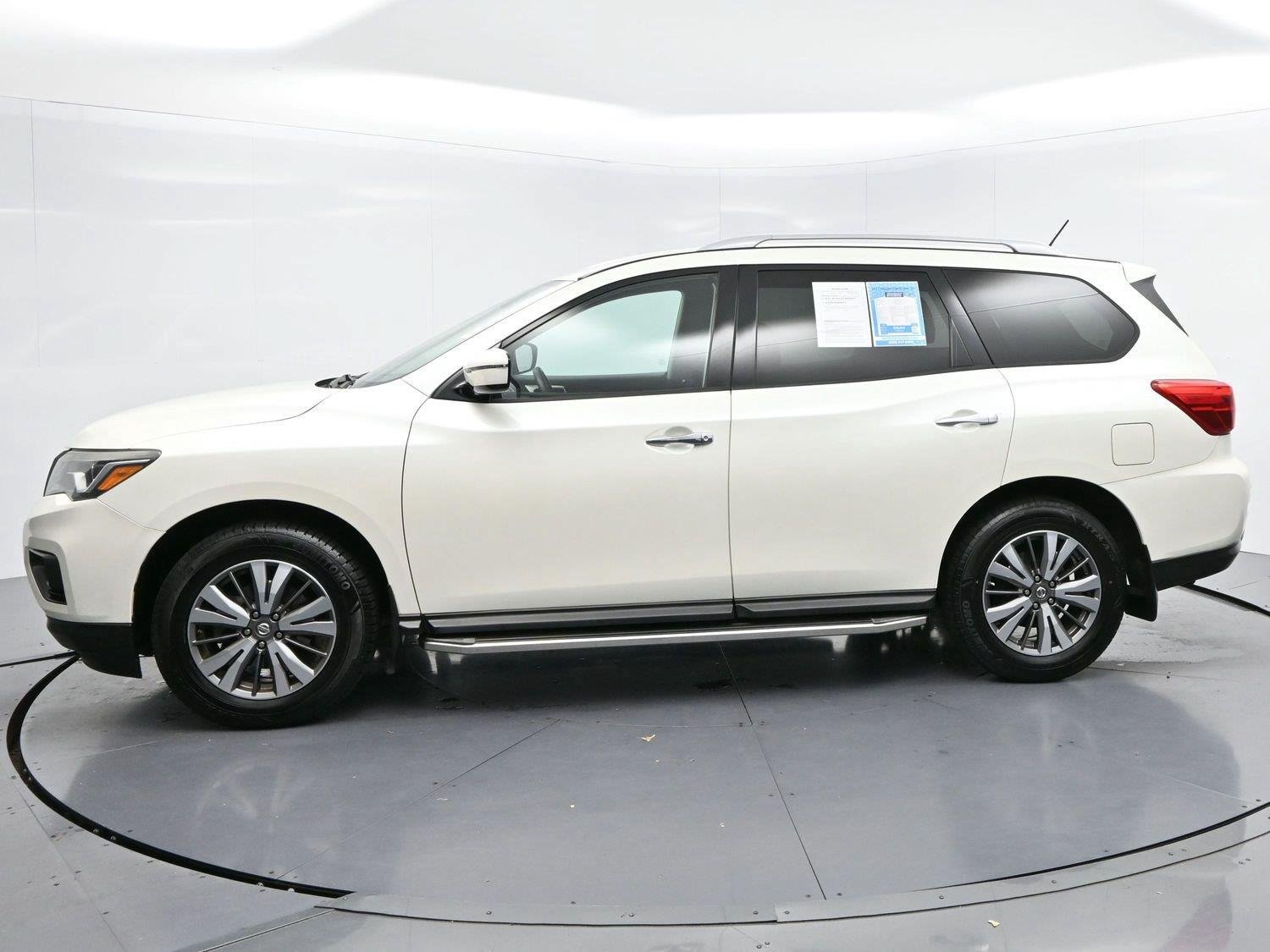 Used 2017 Nissan Pathfinder SV w/ SV Tech Package AWD/4WD image 4