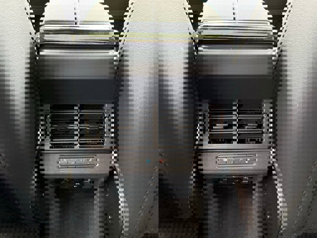 Certified 2026 Land Rover Range Rover Evoque Dynamic SE image 35