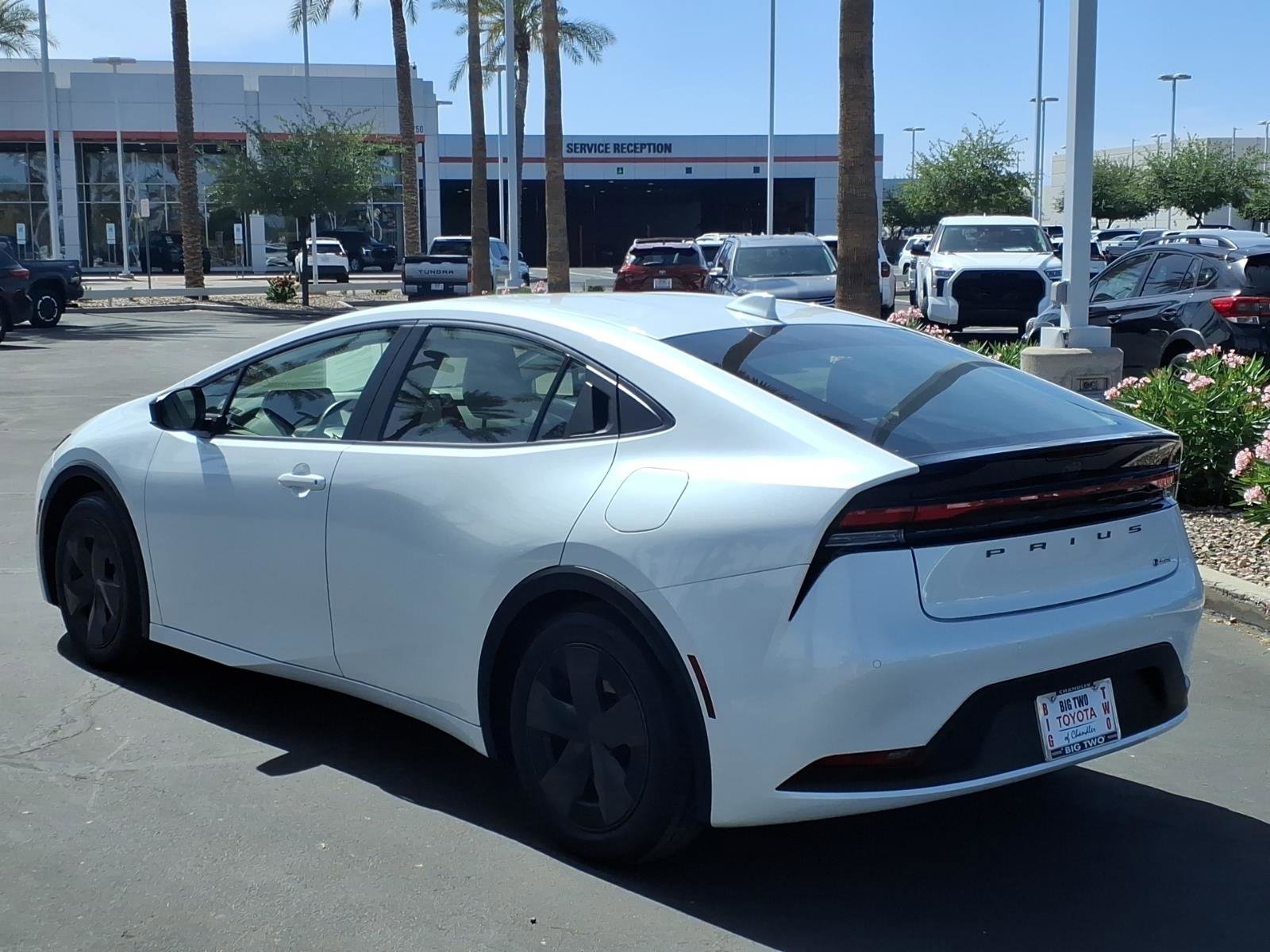Used 2025 Toyota Prius LE FWD image 4