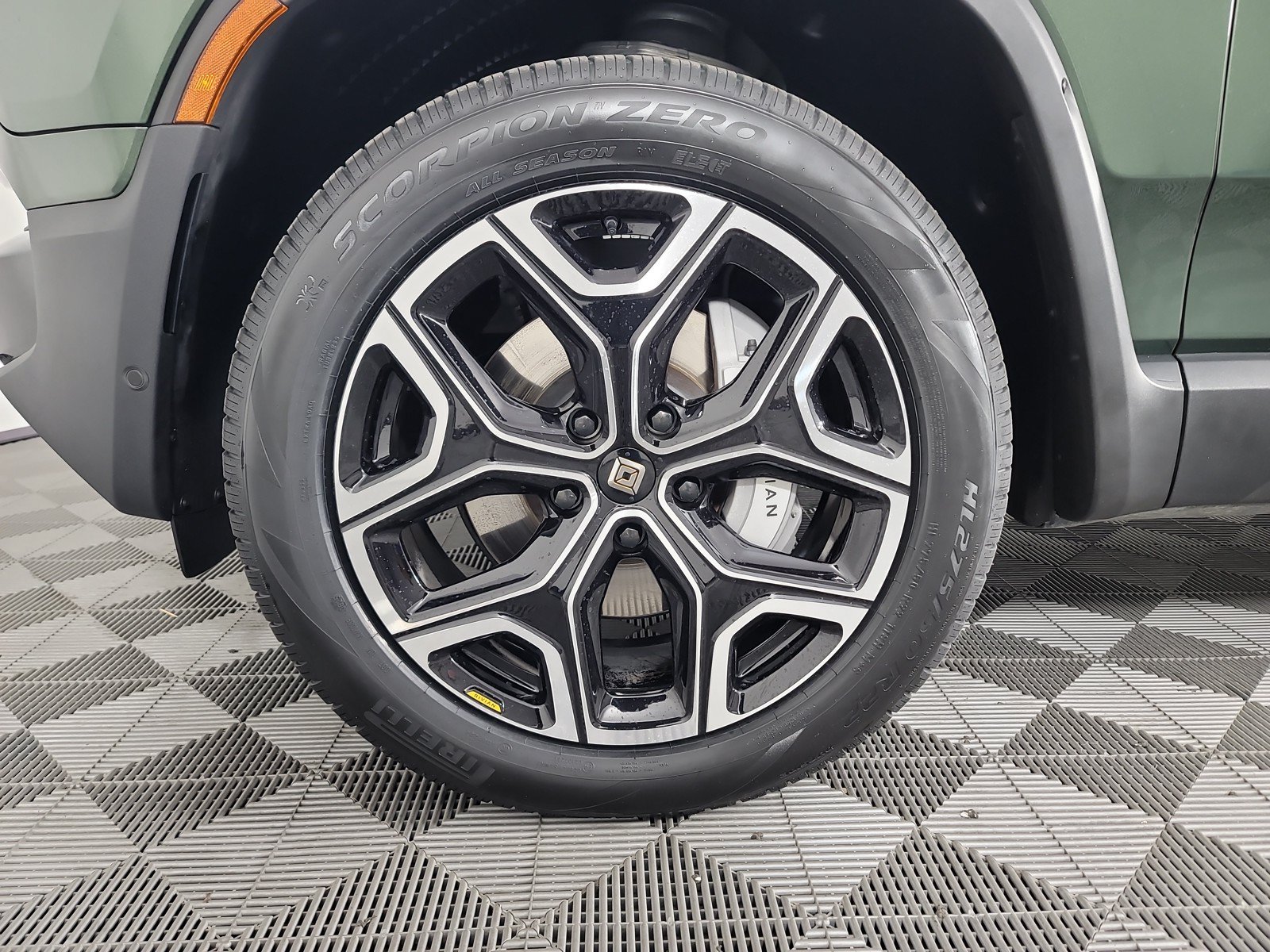 Used 2024 Rivian R1T Adventure AWD/4WD image 9