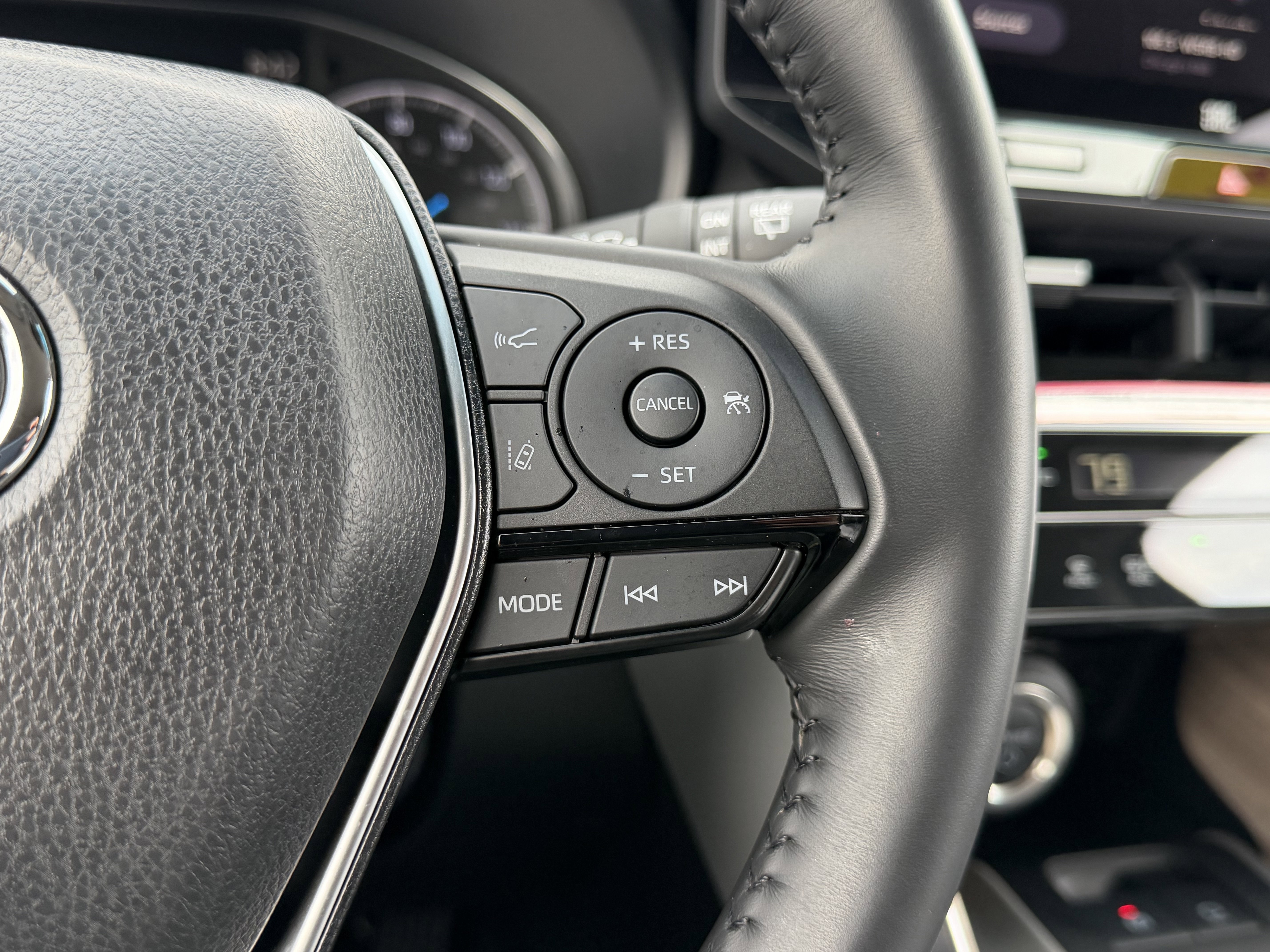 Certified 2024 Toyota Venza XLE image 26