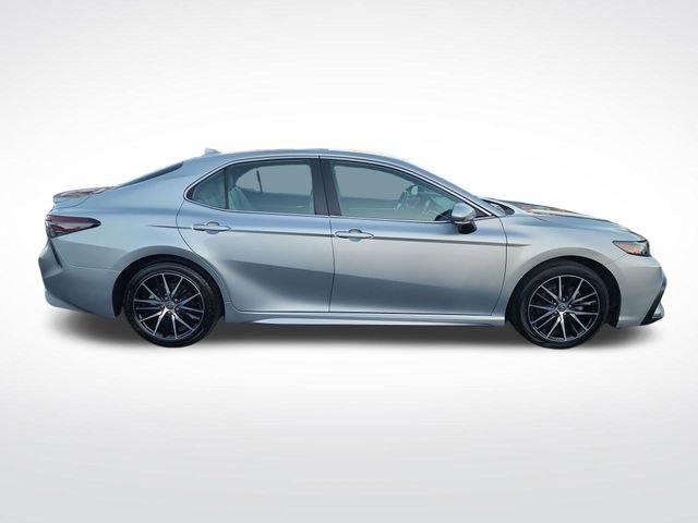 Used 2024 Toyota Camry SE image 6