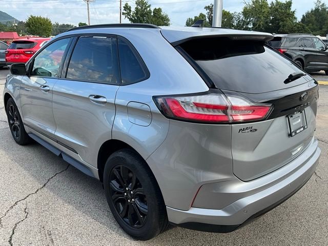 Used 2024 Ford Edge SE w/ Black Appearance Package image 5