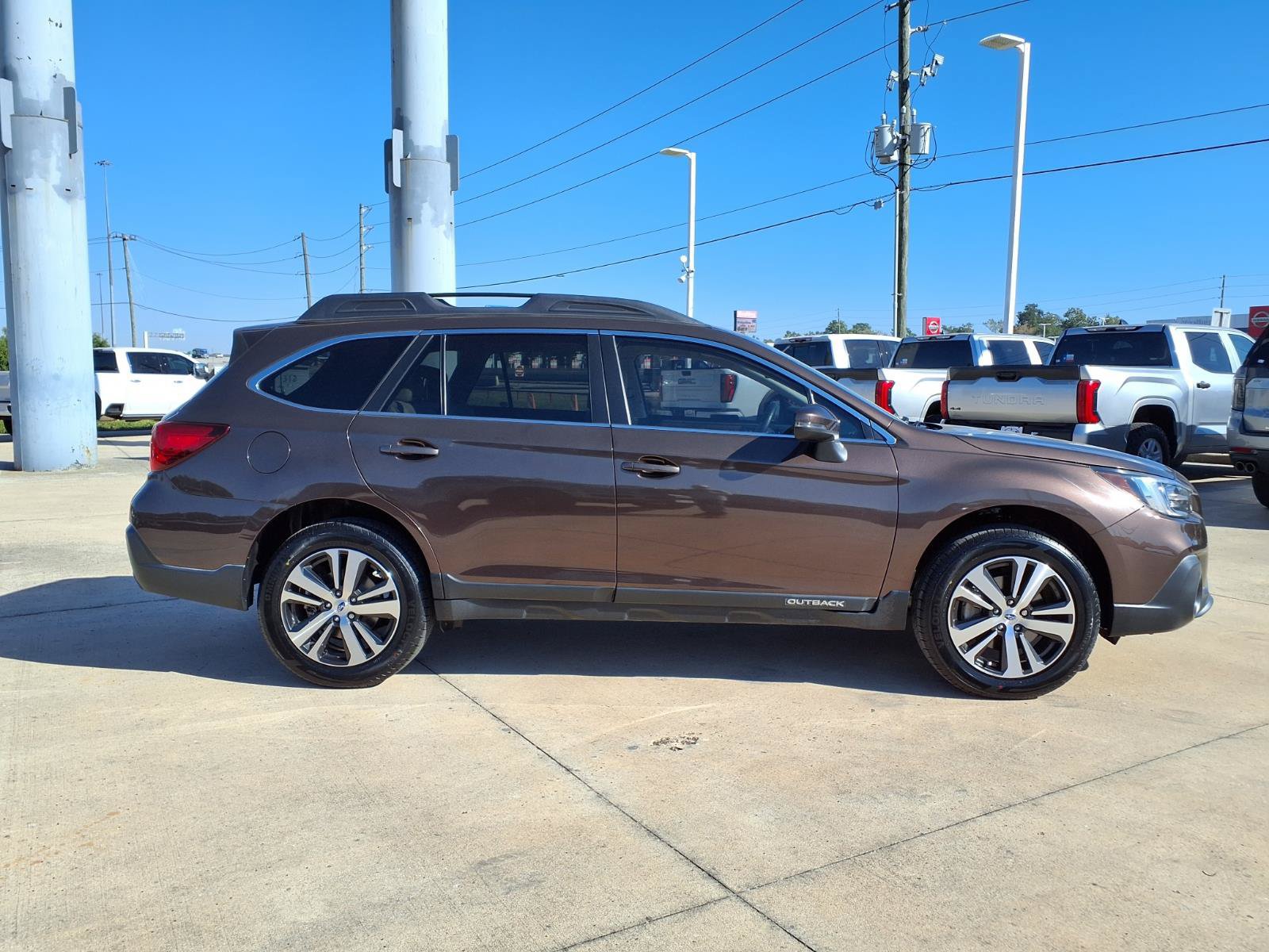 Used 2019 Subaru Outback 2.5i Limited AWD/4WD image 5