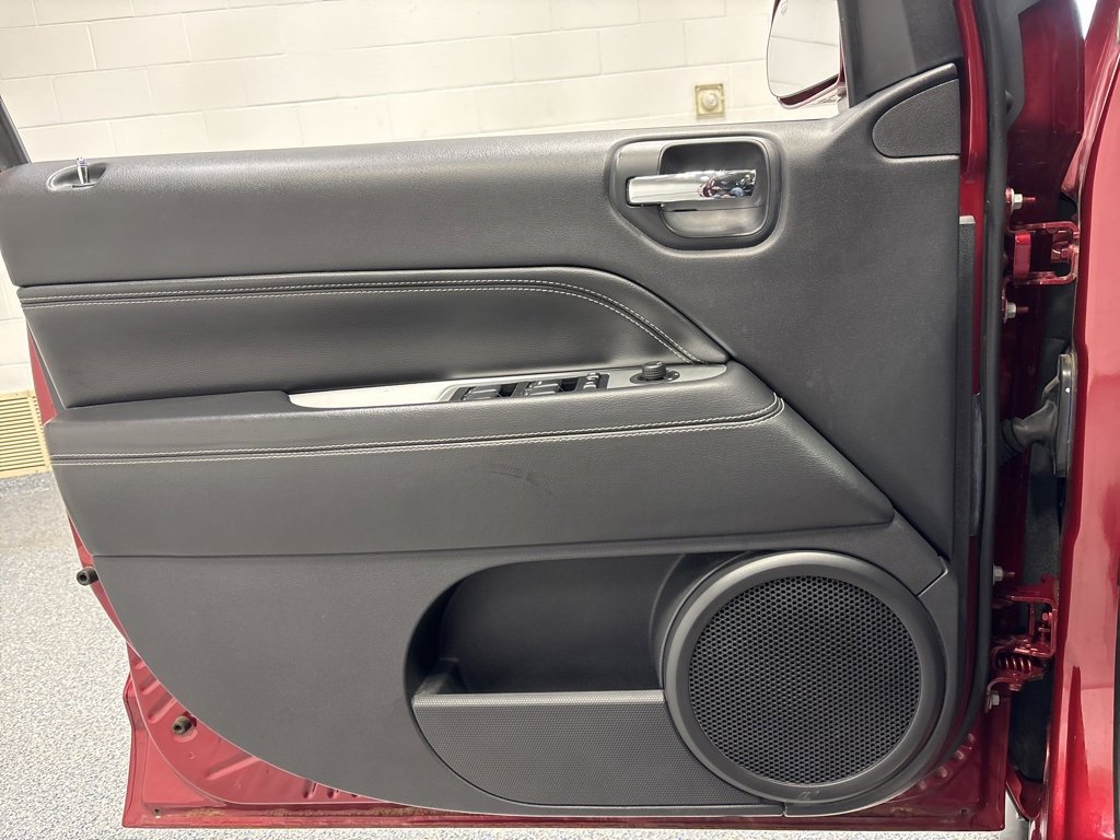 Used 2015 Jeep Compass Limited image 23