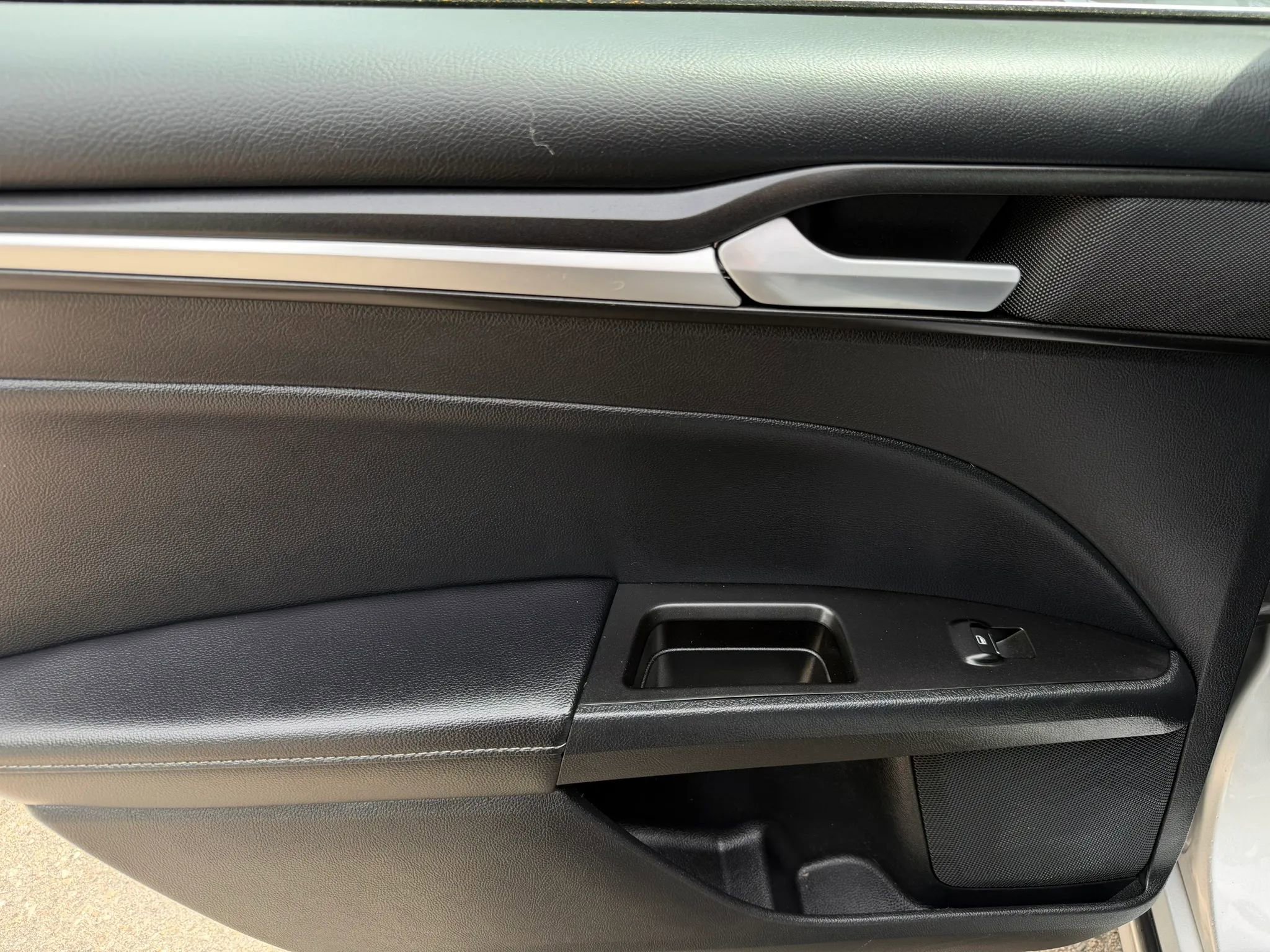 Used 2018 Ford Fusion Titanium image 16