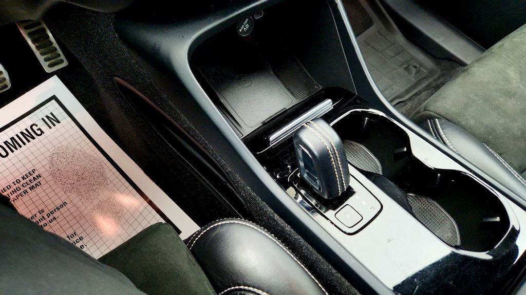 Used 2021 Volvo XC40 P8 Recharge image 16