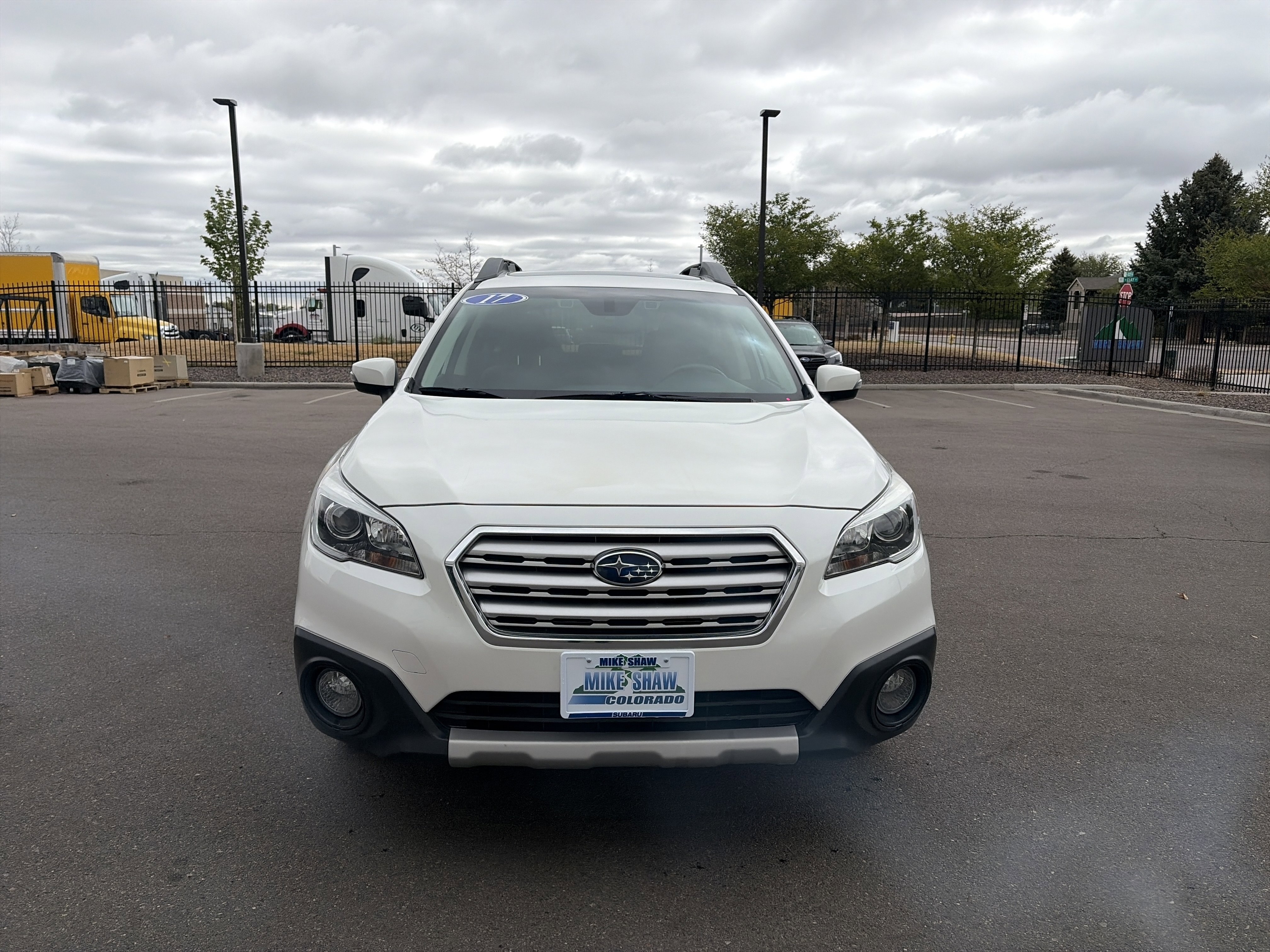 Used 2017 Subaru Outback 2.5i Limited AWD/4WD image 2