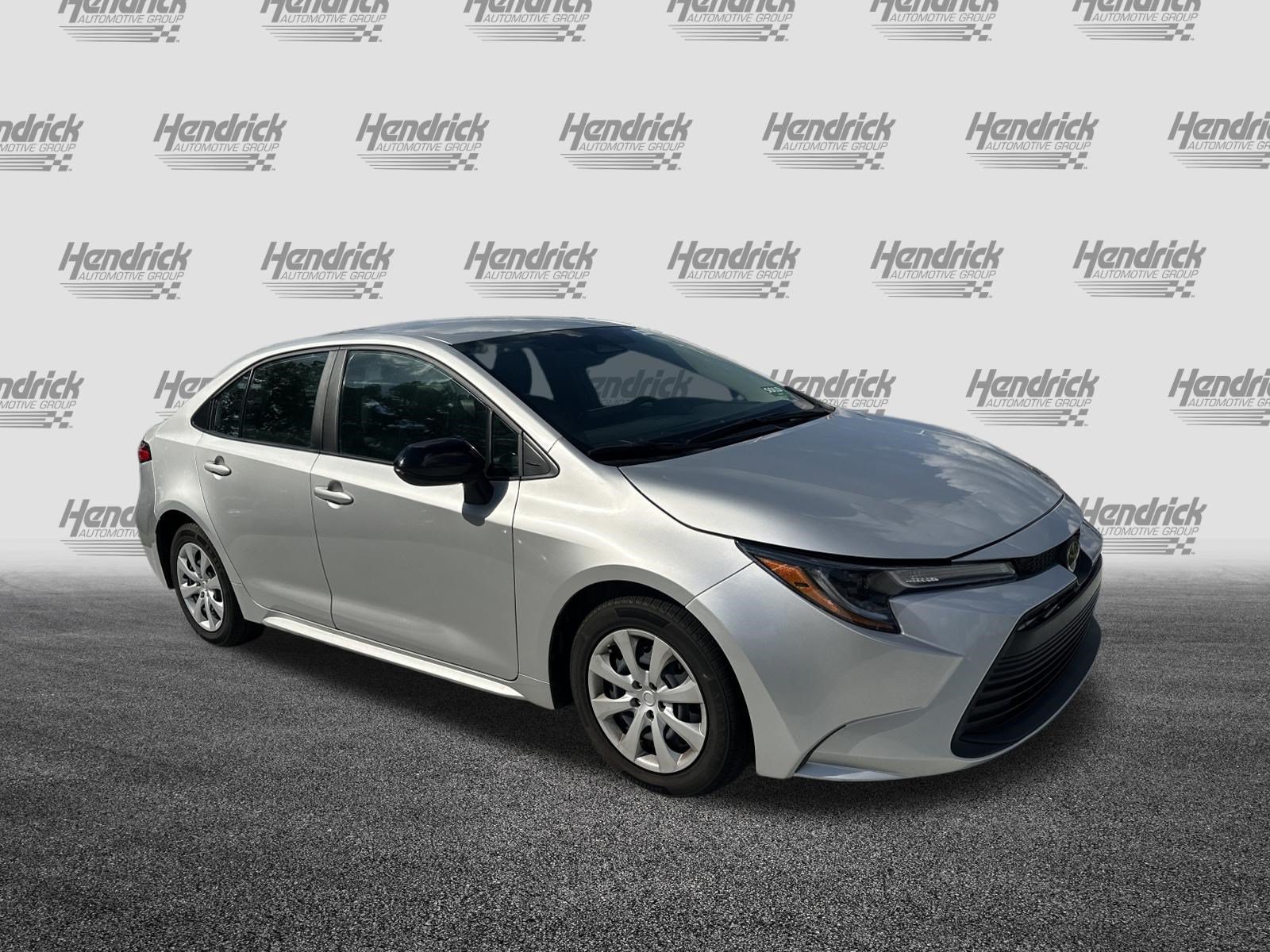 Used 2025 Toyota Corolla LE FWD image 2