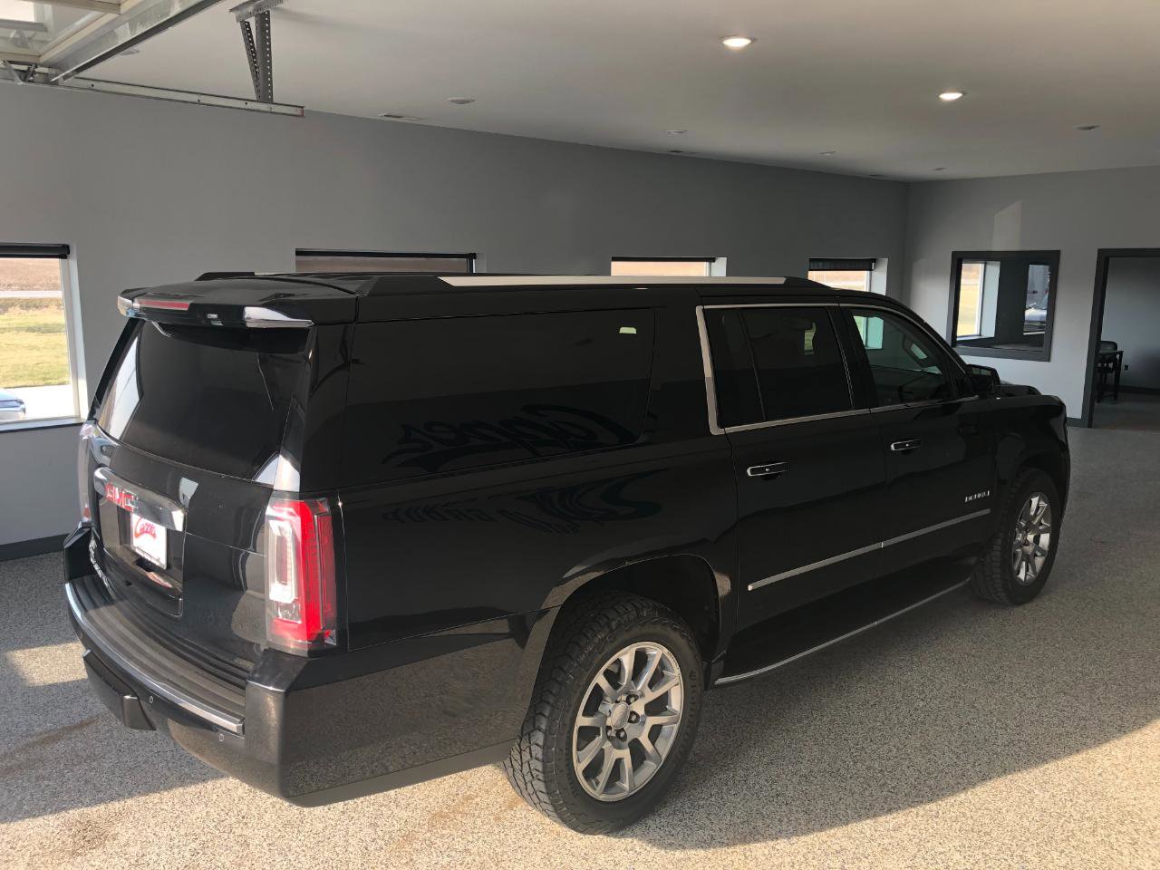 Used 2016 GMC Yukon XL Denali w/ Open Road Package AWD/4WD image 3