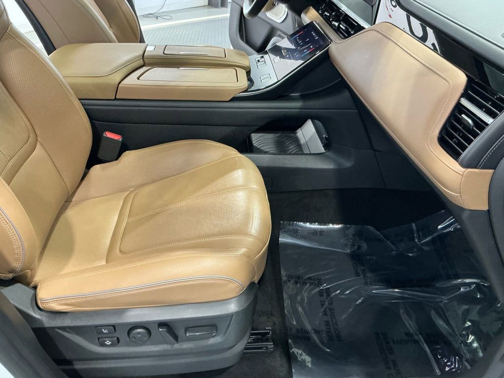 Used 2025 INFINITI QX80 Sensory image 24