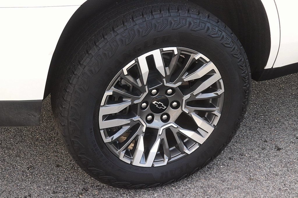 Used 2025 Chevrolet Tahoe Z71 AWD/4WD image 8