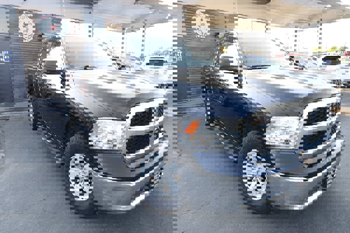Used 2019 RAM 1500 Classic SLT image 2
