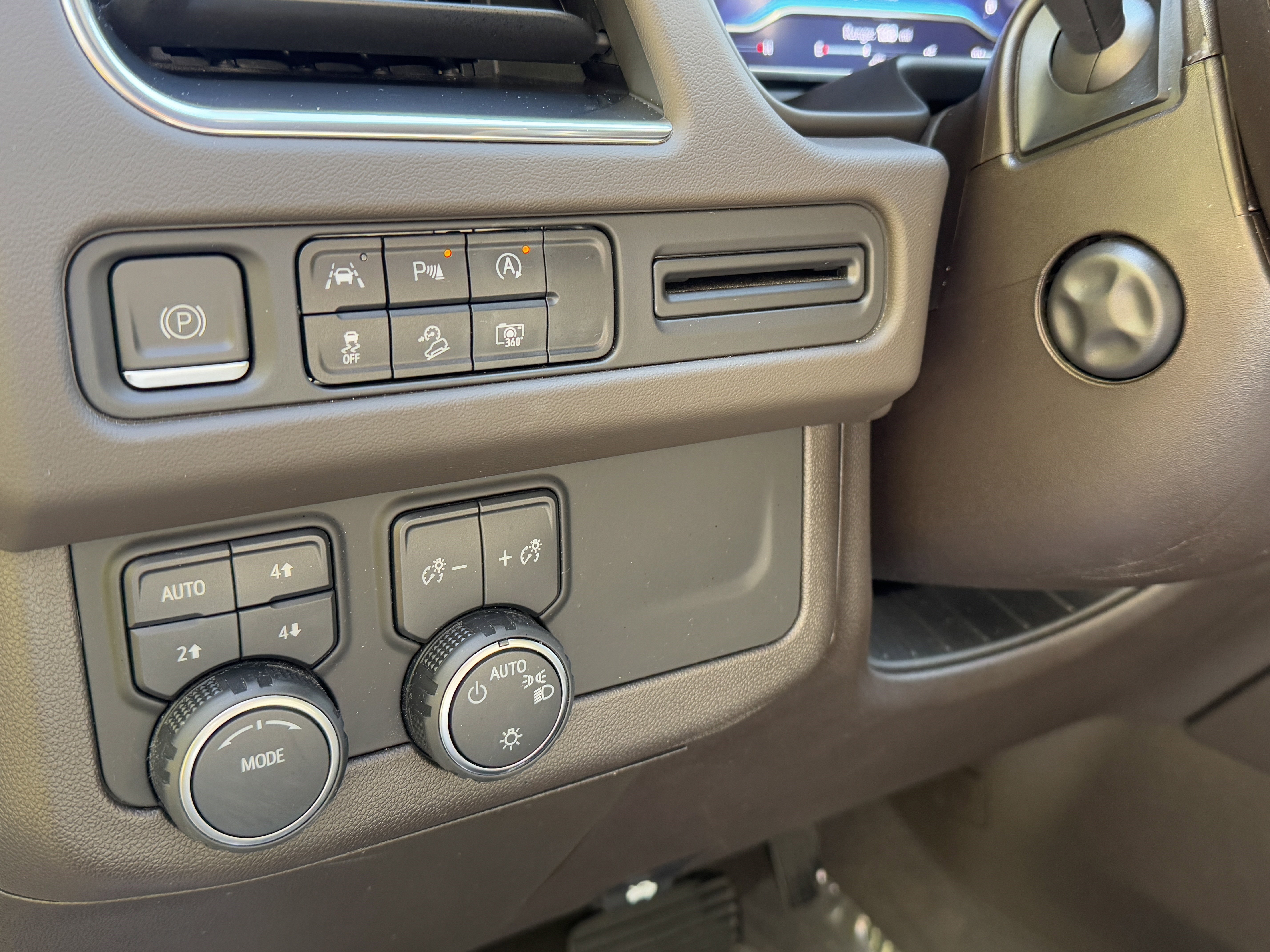 Used 2023 Chevrolet Tahoe Z71 w/ Luxury Package image 11