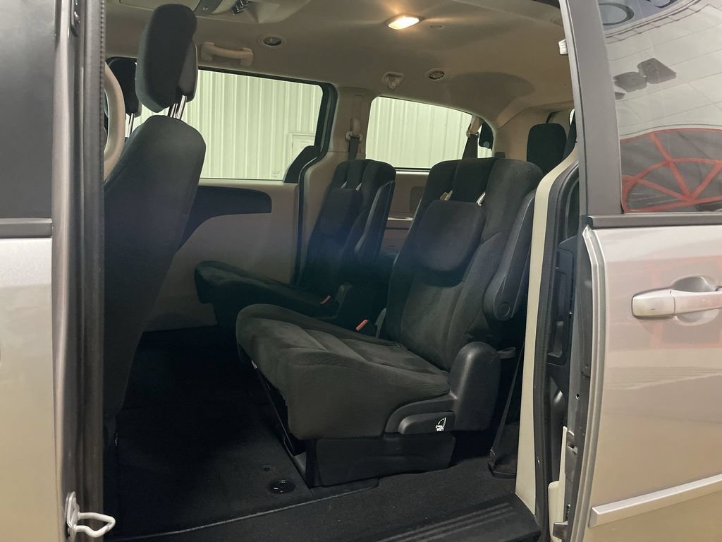Used 2016 Dodge Grand Caravan SXT w/ Rear Park Assist Package FWD image 21