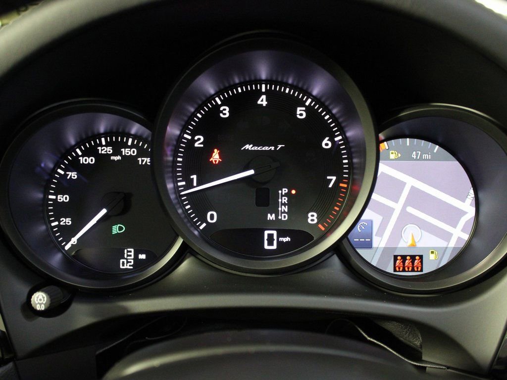 Certified 2025 Porsche Macan Turbo image 22