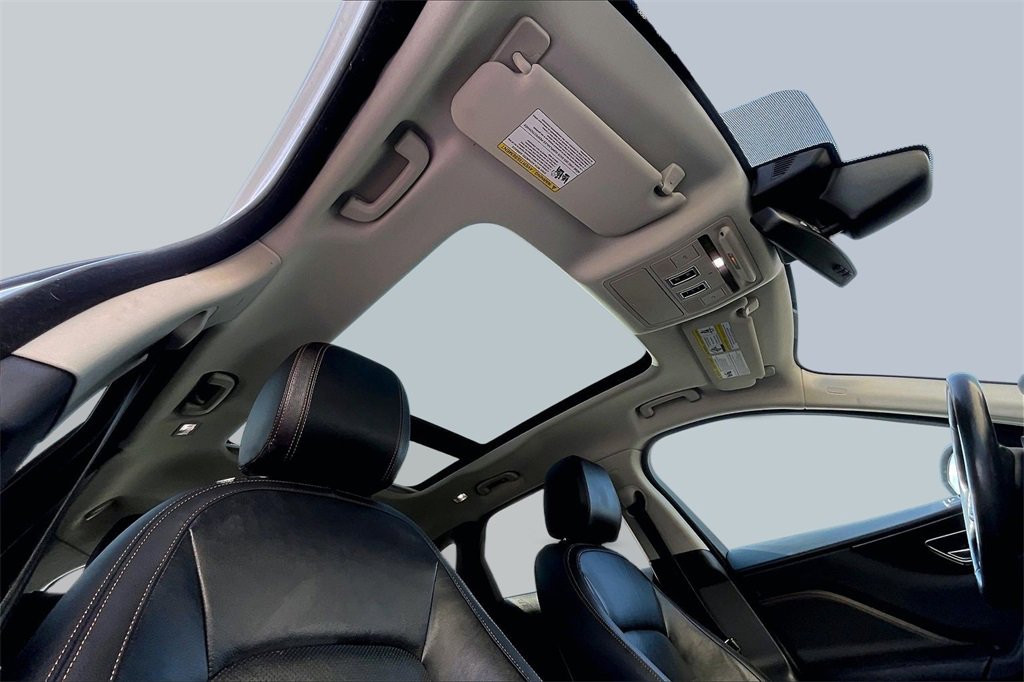 Used 2017 Jaguar F-PACE Prestige image 27