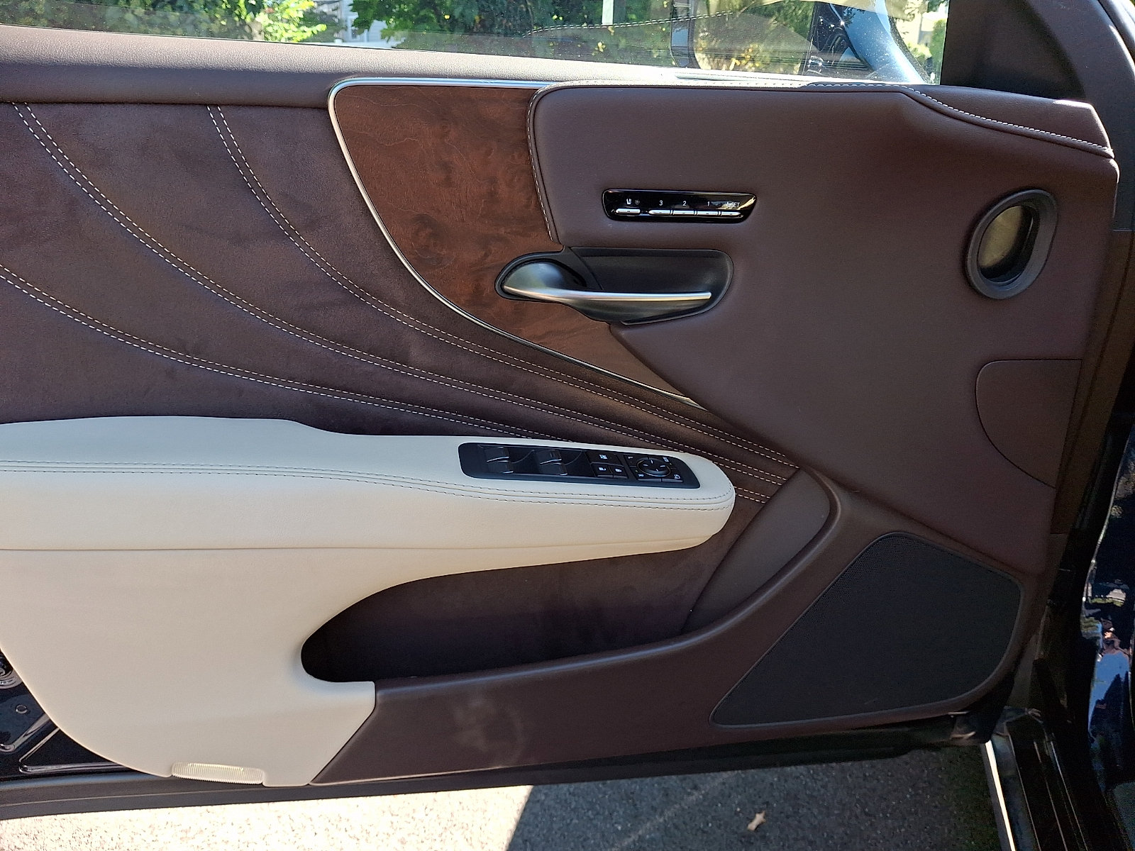 Used 2019 Lexus LS 500 AWD w/ Accessory Package (Z1) image 13