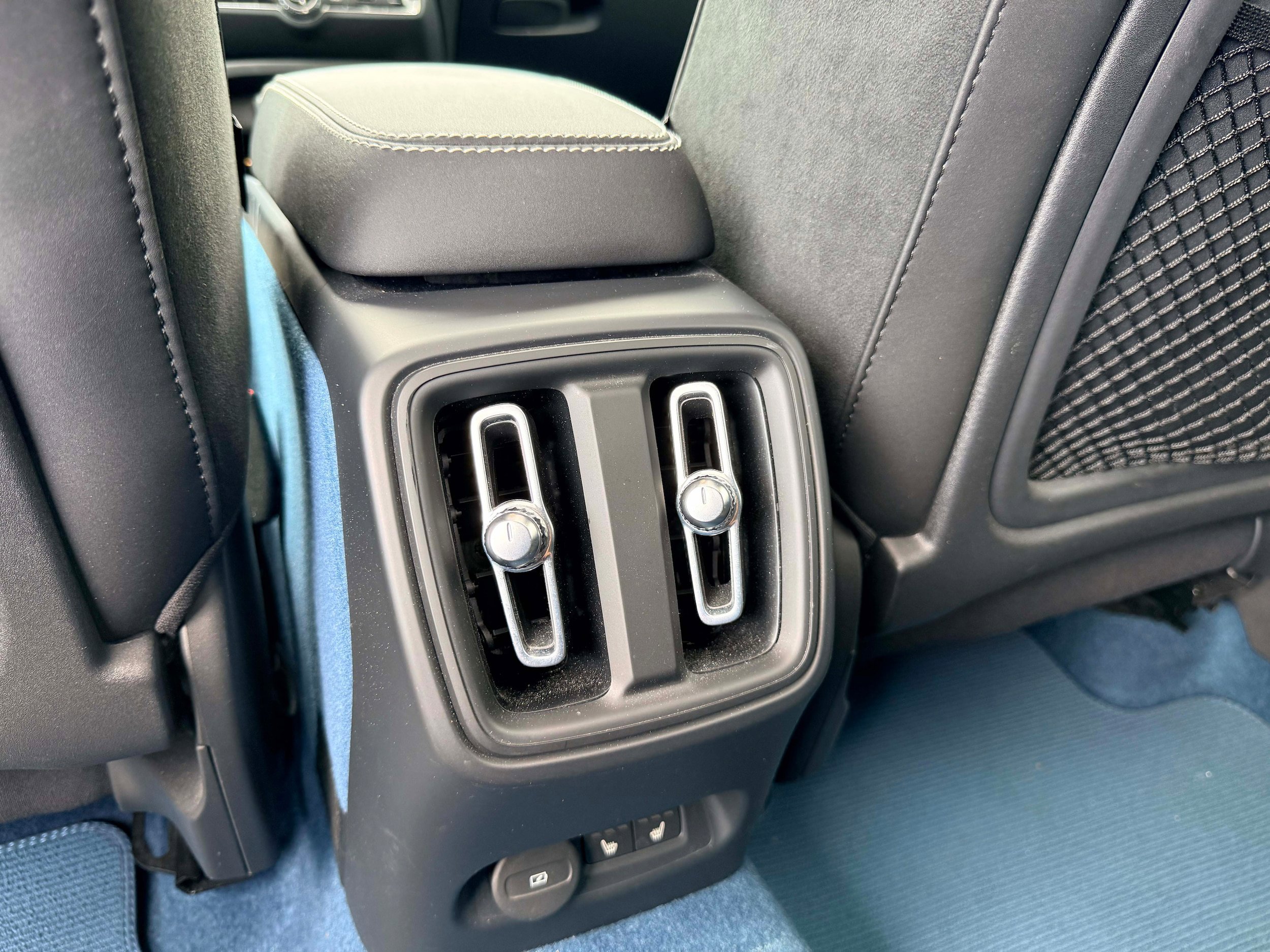 Certified 2023 Volvo C40 P8 Recharge Ultimate image 14