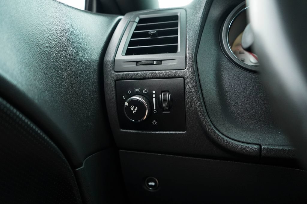 Used 2014 Dodge Challenger R/T RWD image 32