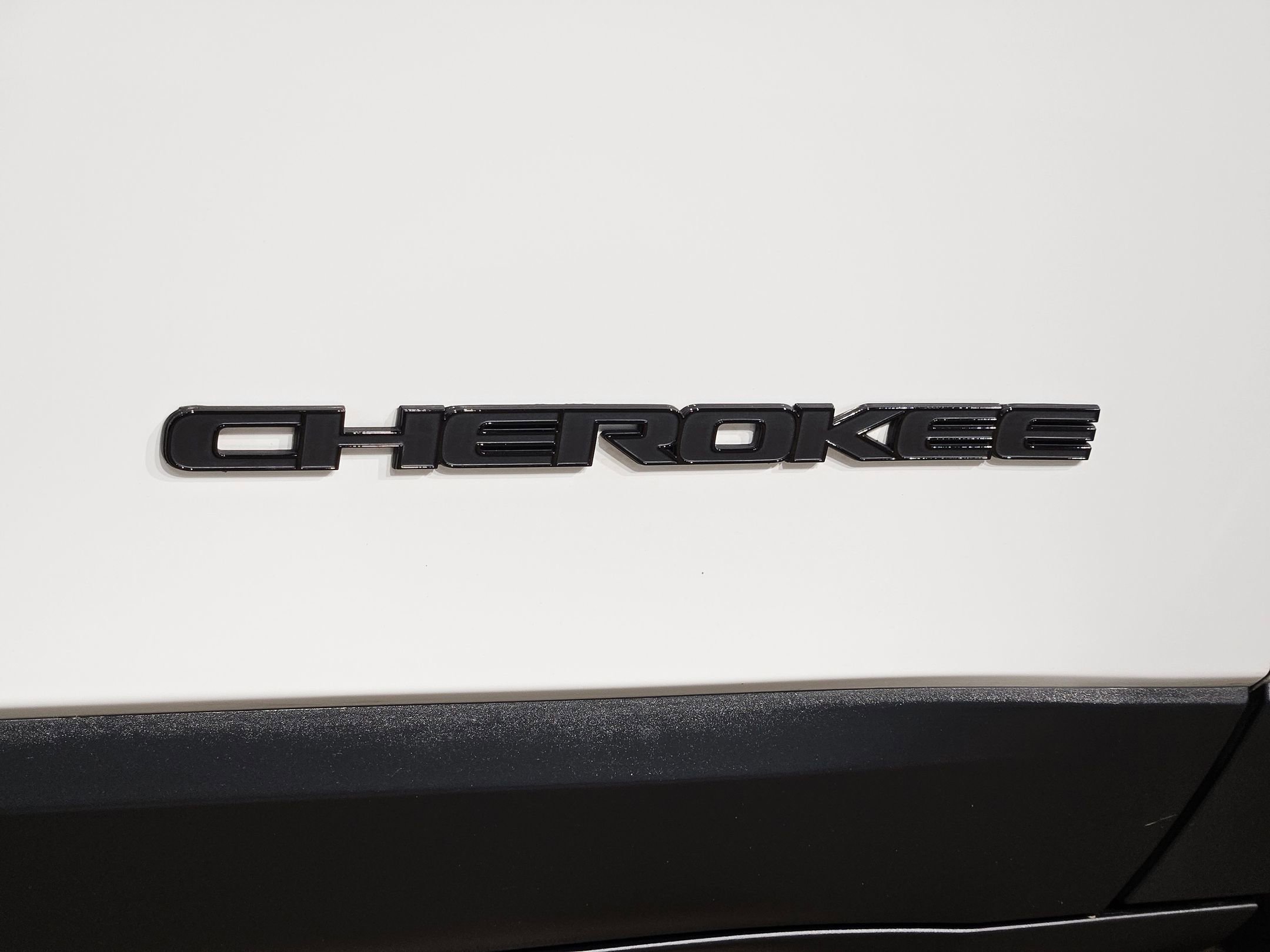 Used 2023 Jeep Cherokee Altitude Lux w/ Lux Elite Package AWD/4WD image 39