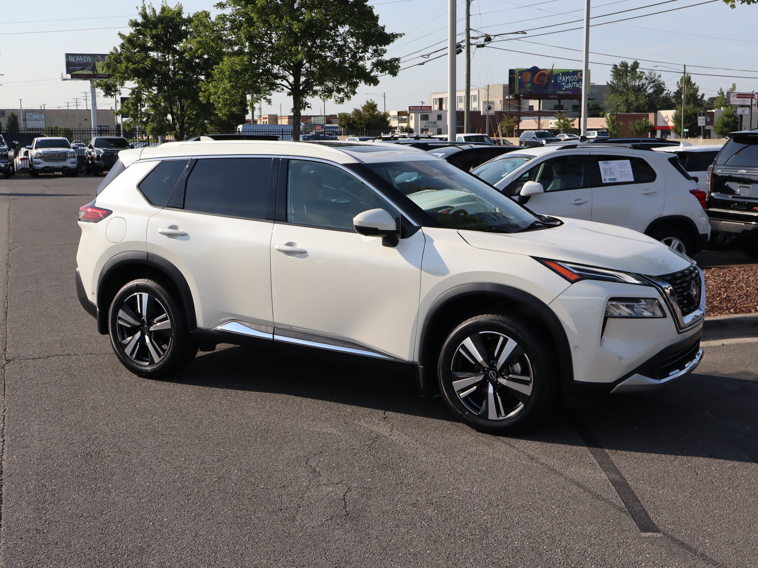 Used 2023 Nissan Rogue Platinum w/ Platinum Premium Package AWD/4WD image 2