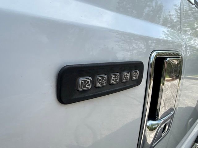 Used 2006 Ford F350 4x4 Crew Cab DRW Super Duty image 12