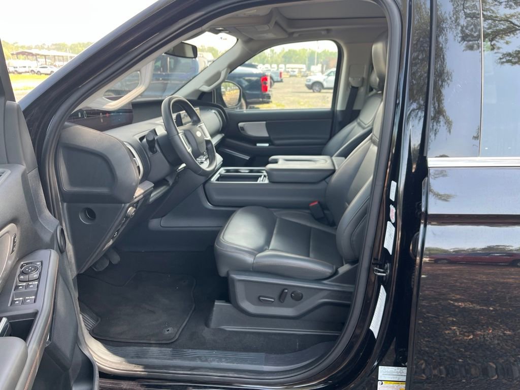 Used 2025 Ford Expedition Max Active AWD/4WD image 12