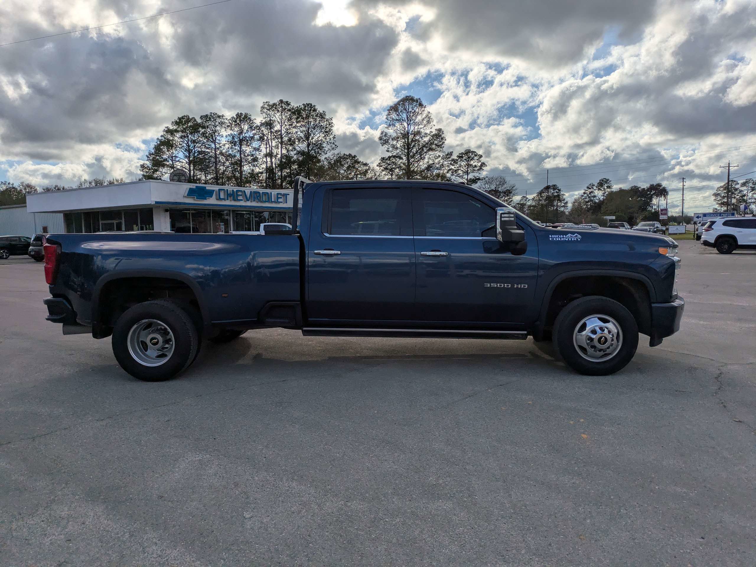 Used 2023 Chevrolet Silverado 3500 High Country AWD/4WD image 3