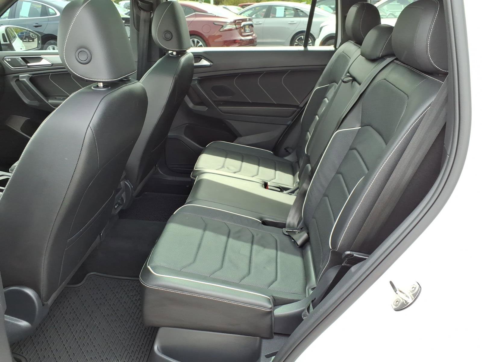 Used 2024 Volkswagen Tiguan SEL R-Line AWD/4WD image 8