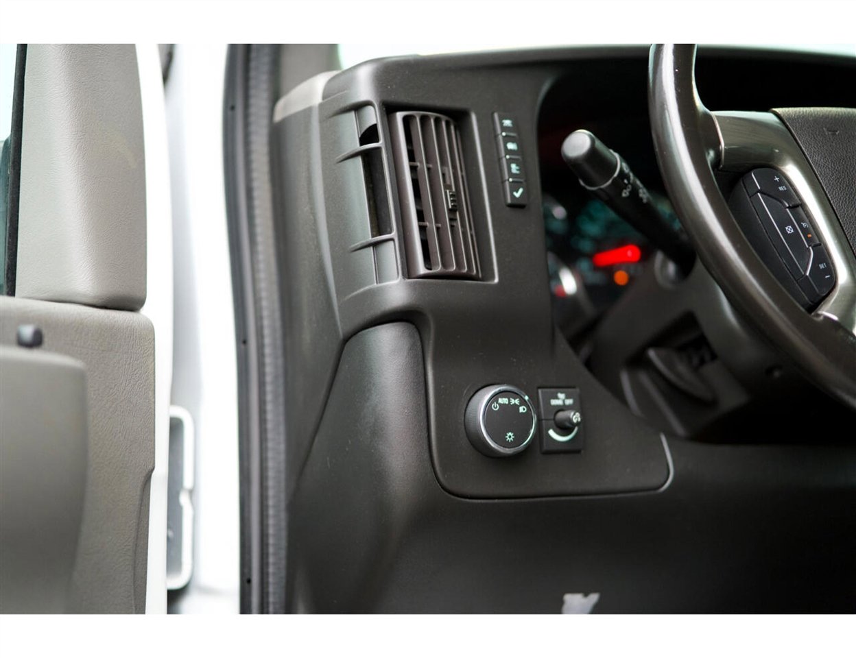 Used 2019 Chevrolet Express 2500 w/ Driver Convenience Package image 25