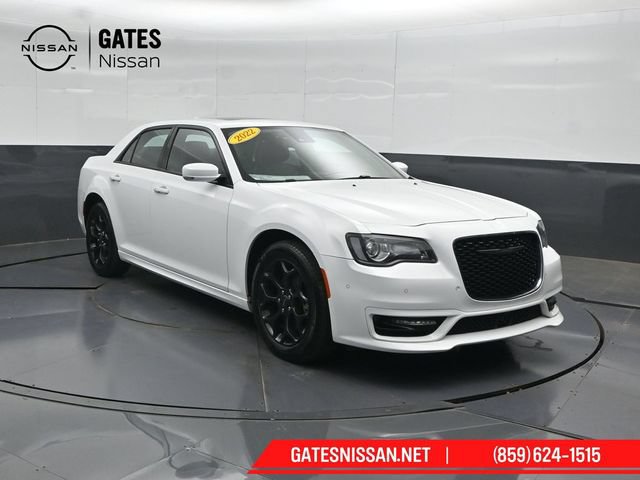 Used 2022 Chrysler 300 Touring L w/ Popular Equipment Group AWD/4WD image 4