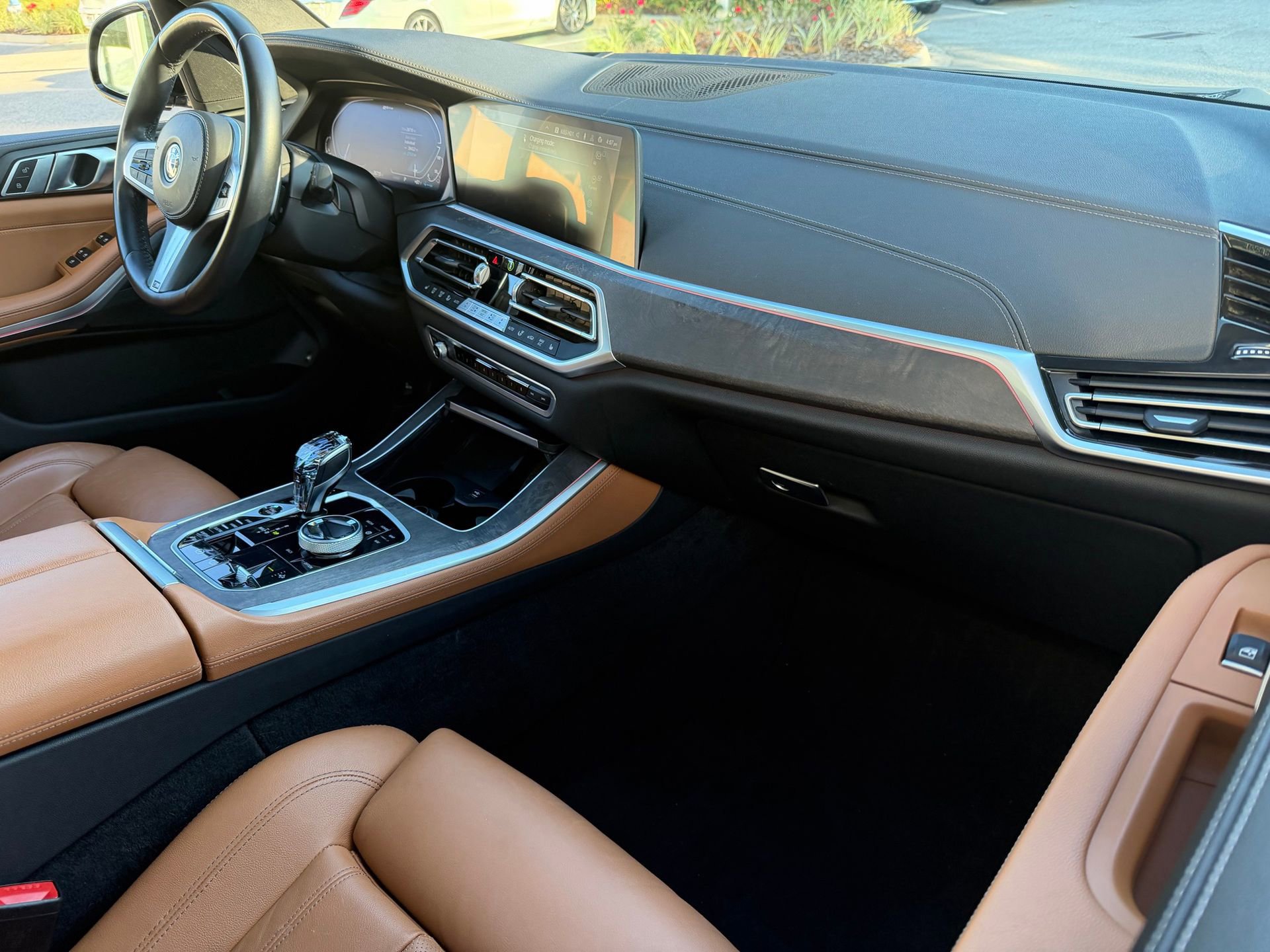 Used 2022 BMW X5 xDrive45e w/ M Sport Package image 2