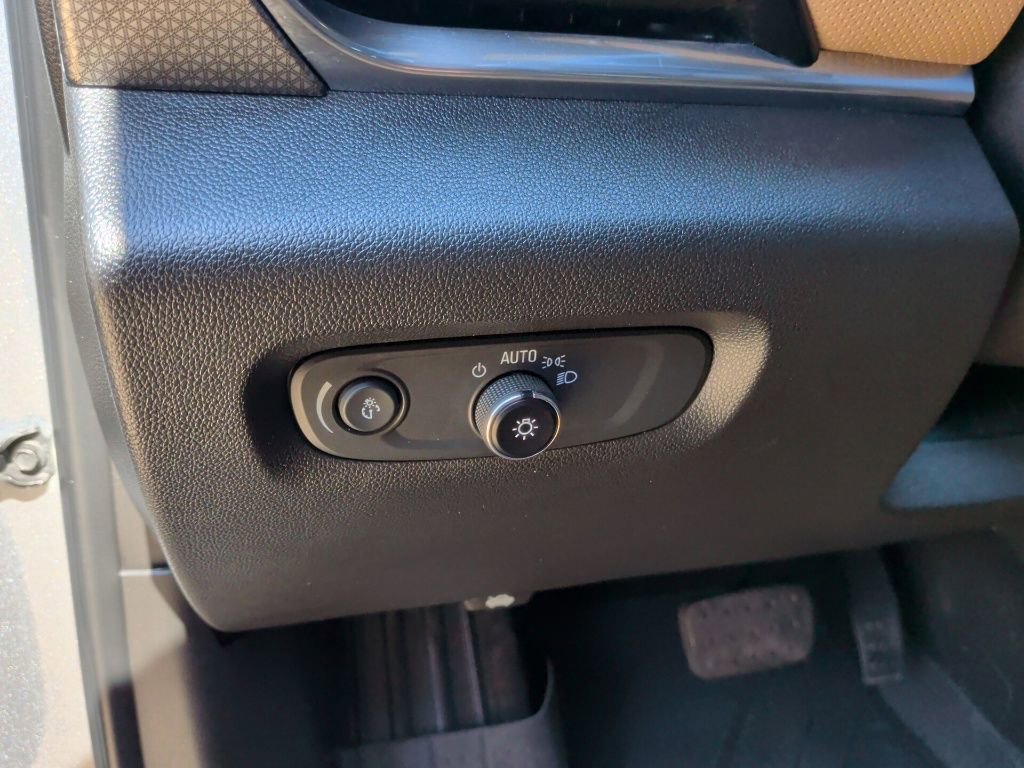 Used 2023 Chevrolet Traverse Premier w/ LPO, Floor Liner Package FWD image 15