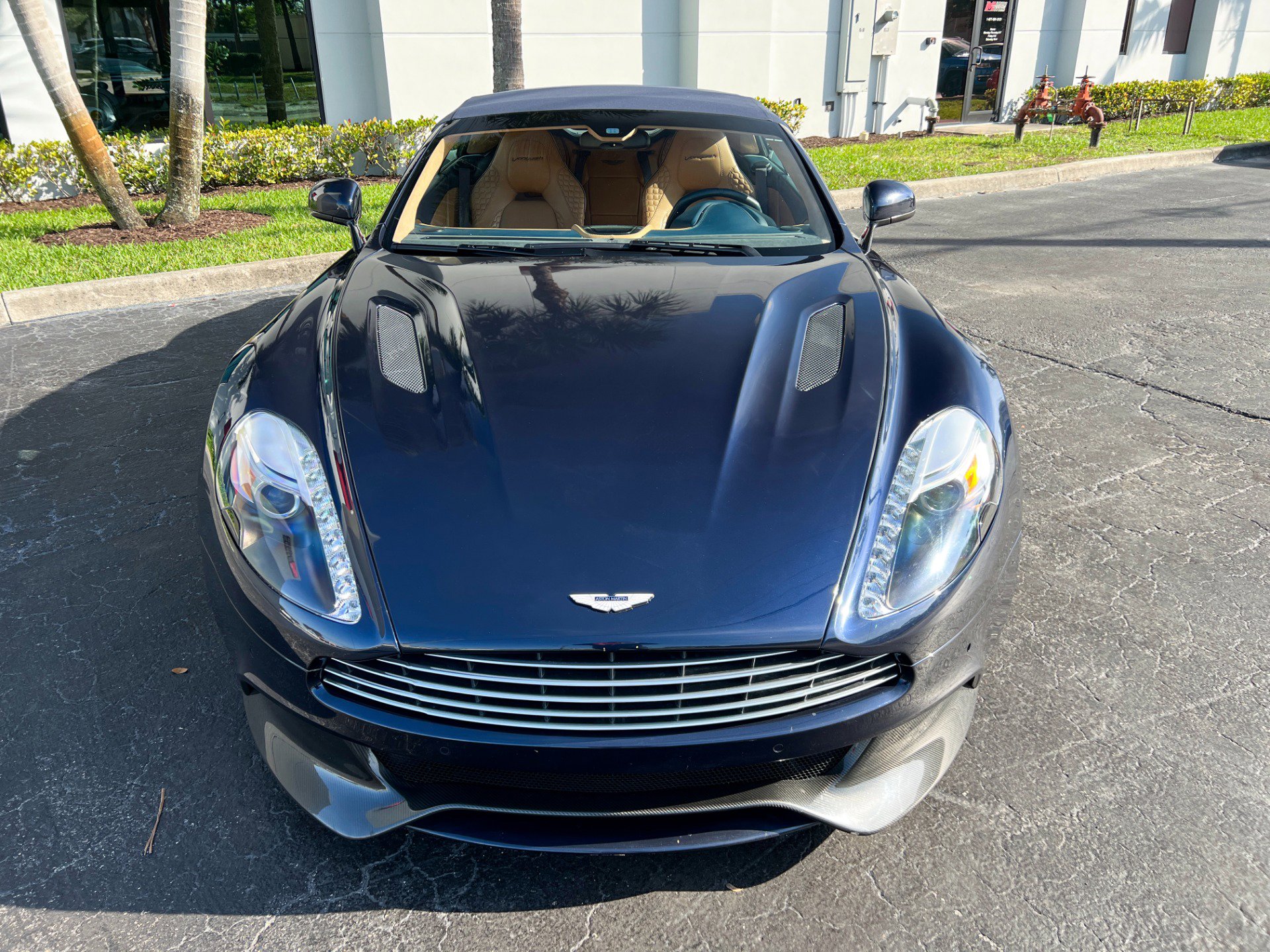Used 2014 Aston Martin Vanquish Volante image 14