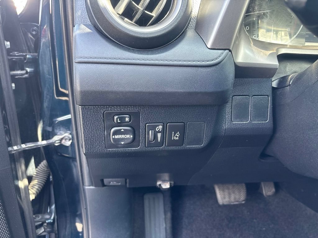 Used 2018 Toyota RAV4 LE w/ All Weather Liner Package FWD image 15