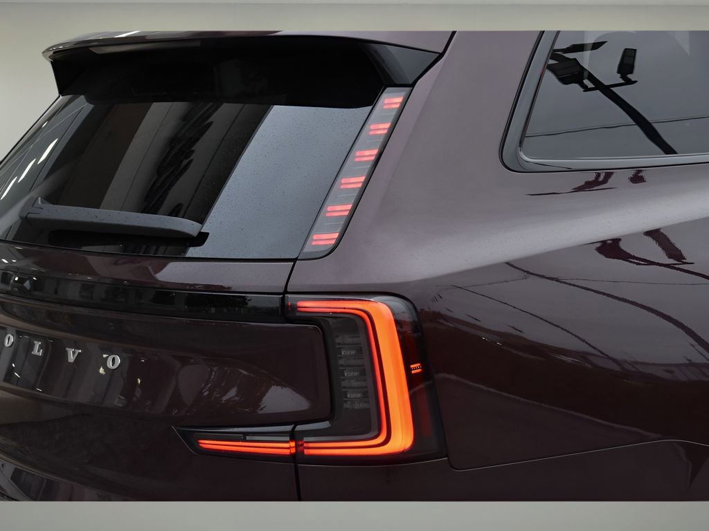 Used 2025 Volvo EX90 Ultra image 30