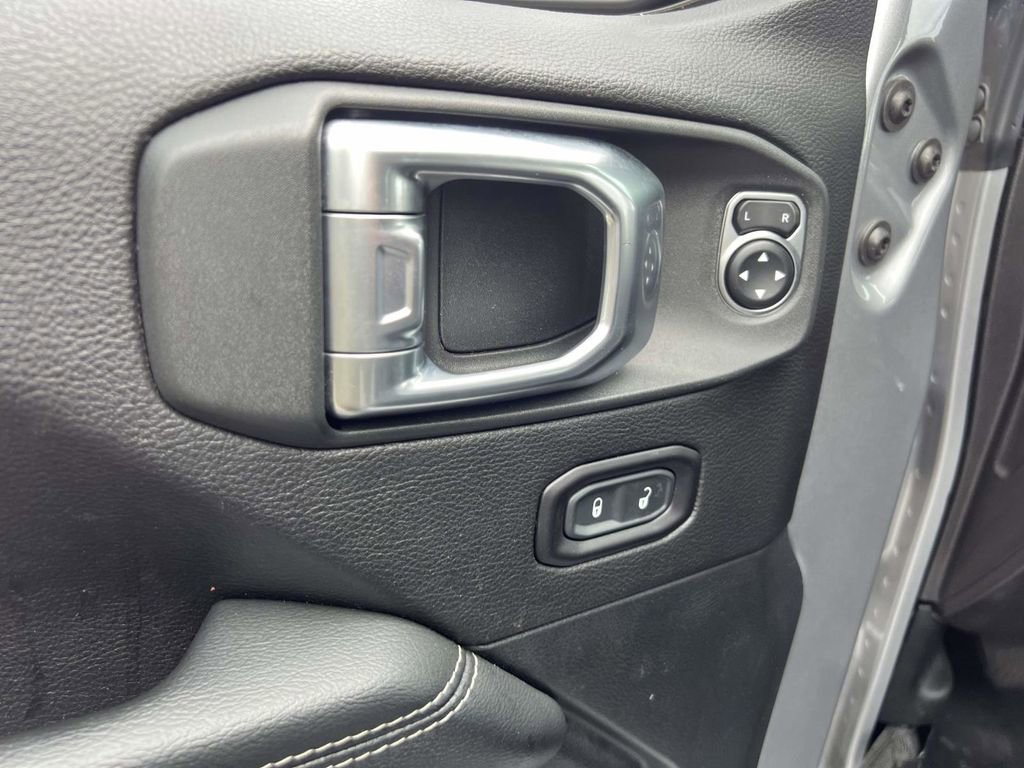 Certified 2020 Jeep Gladiator Overland image 24