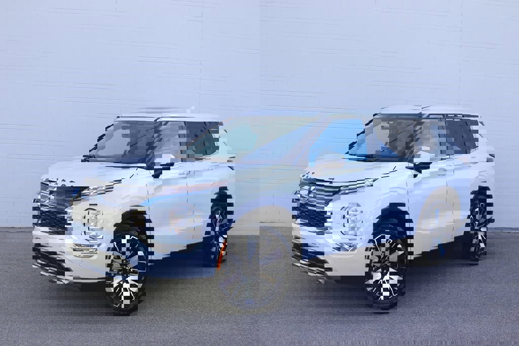 Used 2025 Mitsubishi Outlander SE image 29