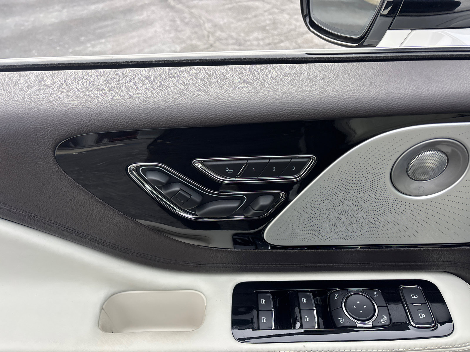 Certified 2023 Lincoln Aviator Black Label Grand Touring image 12