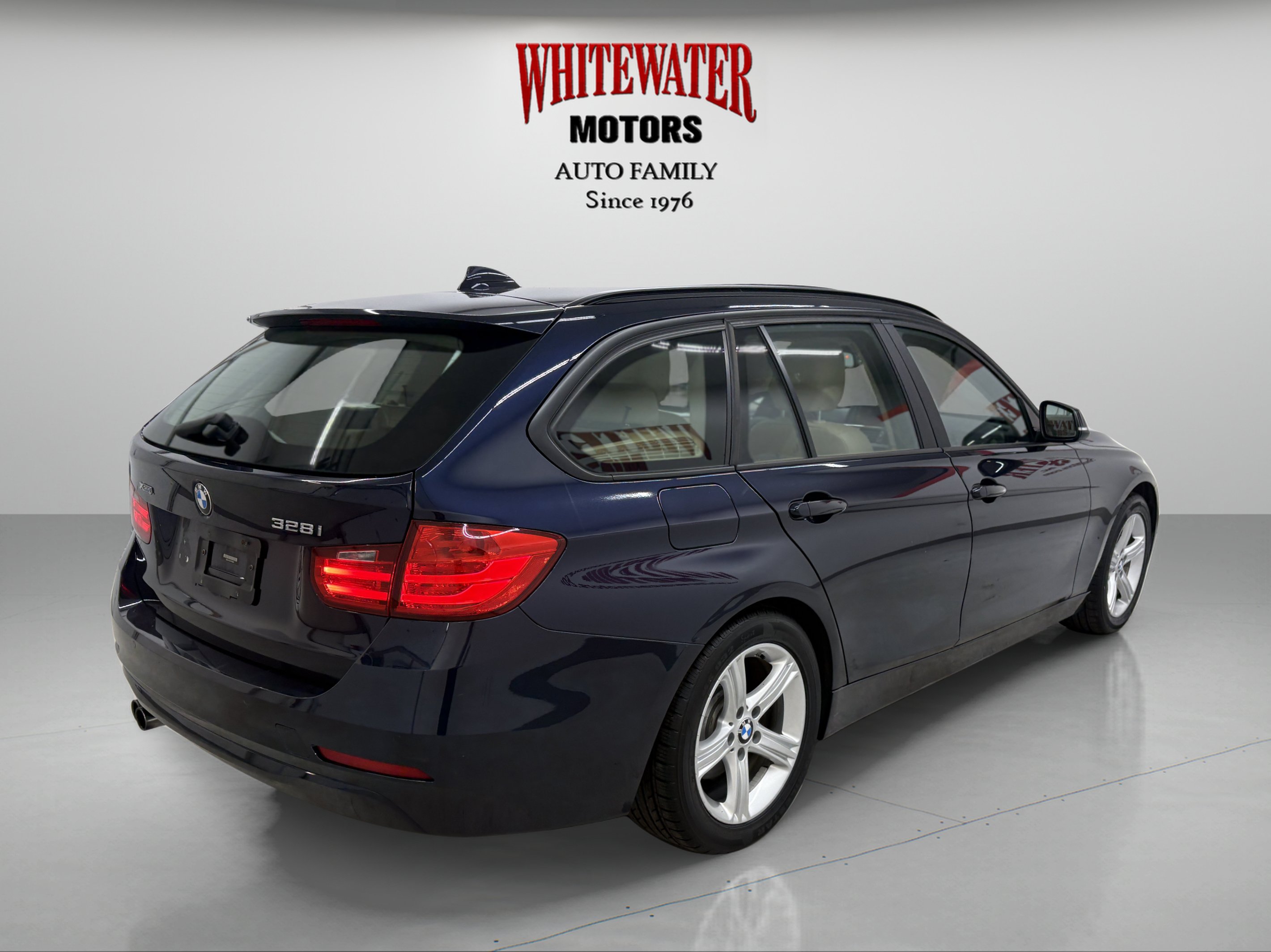 Used 2014 BMW 328i xDrive Wagon AWD/4WD image 4