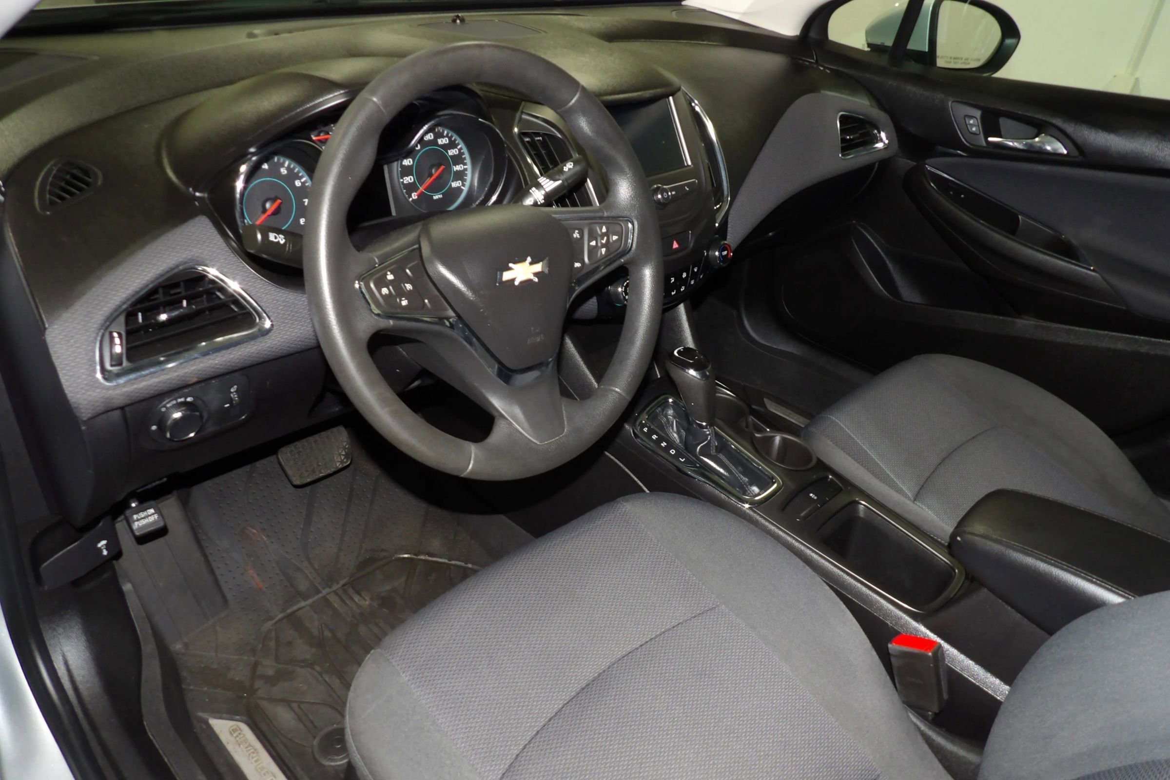 Used 2018 Chevrolet Cruze LT w/ Convenience Package image 8
