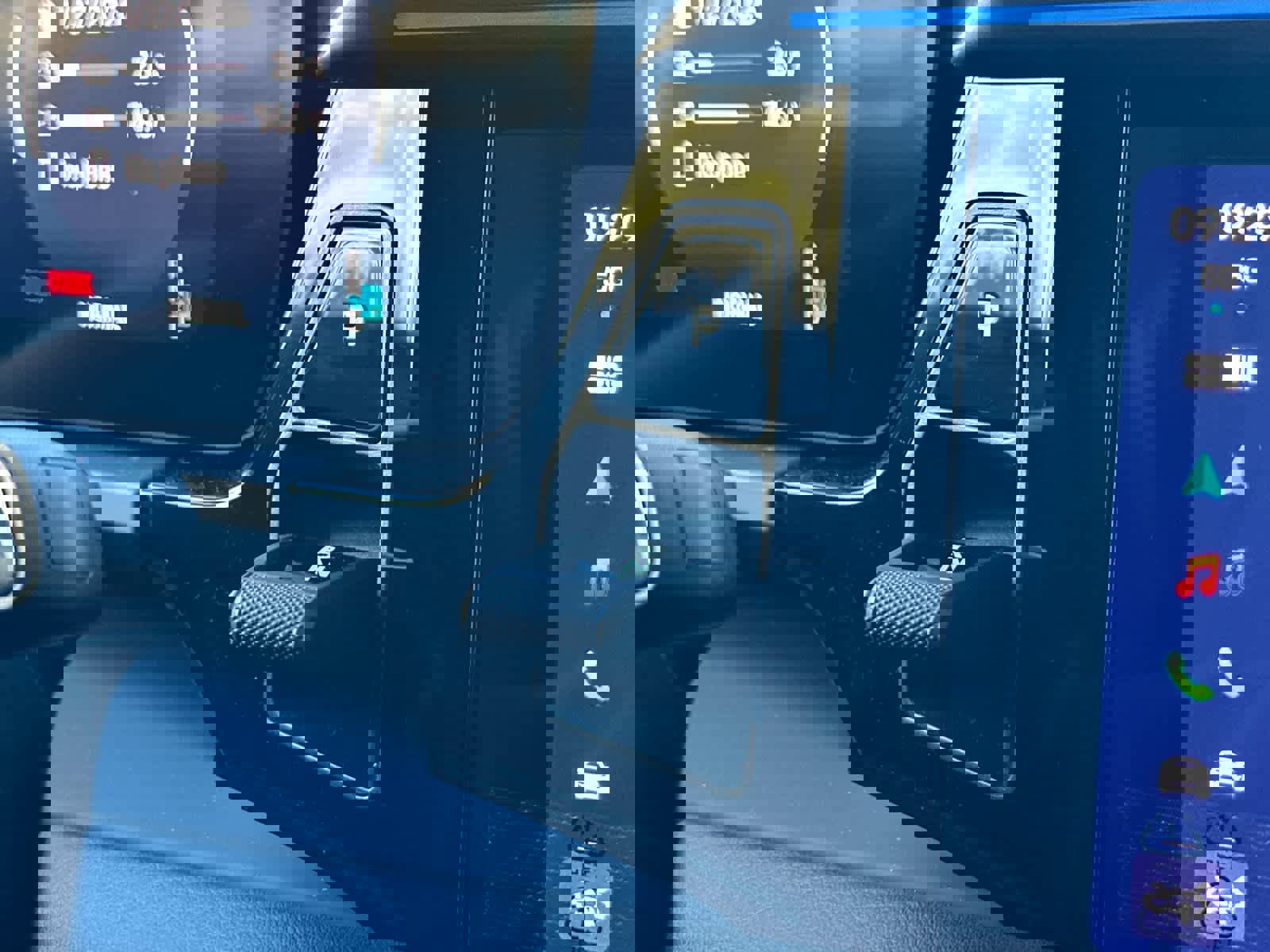 New 2025 Porsche Macan Turbo Electric image 25