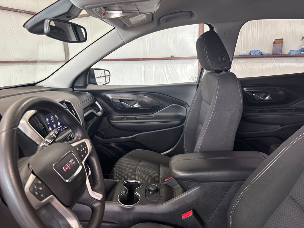 Used 2024 GMC Terrain SLE w/ Elevation Edition image 11